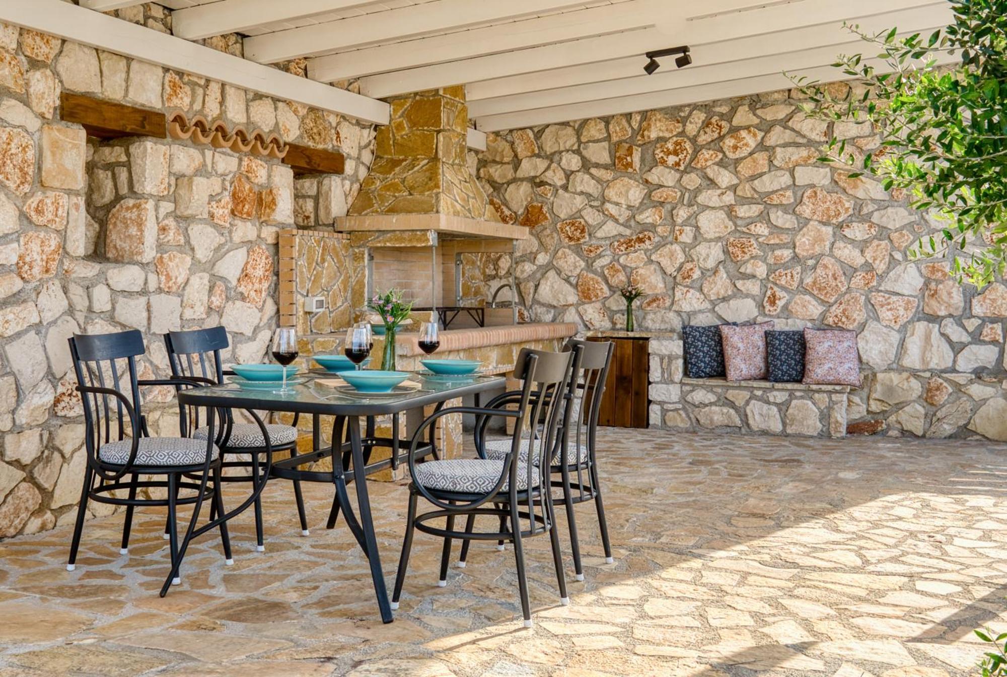 Astarte Villas - Astra Private Villas With Pool Vasilikí Esterno foto