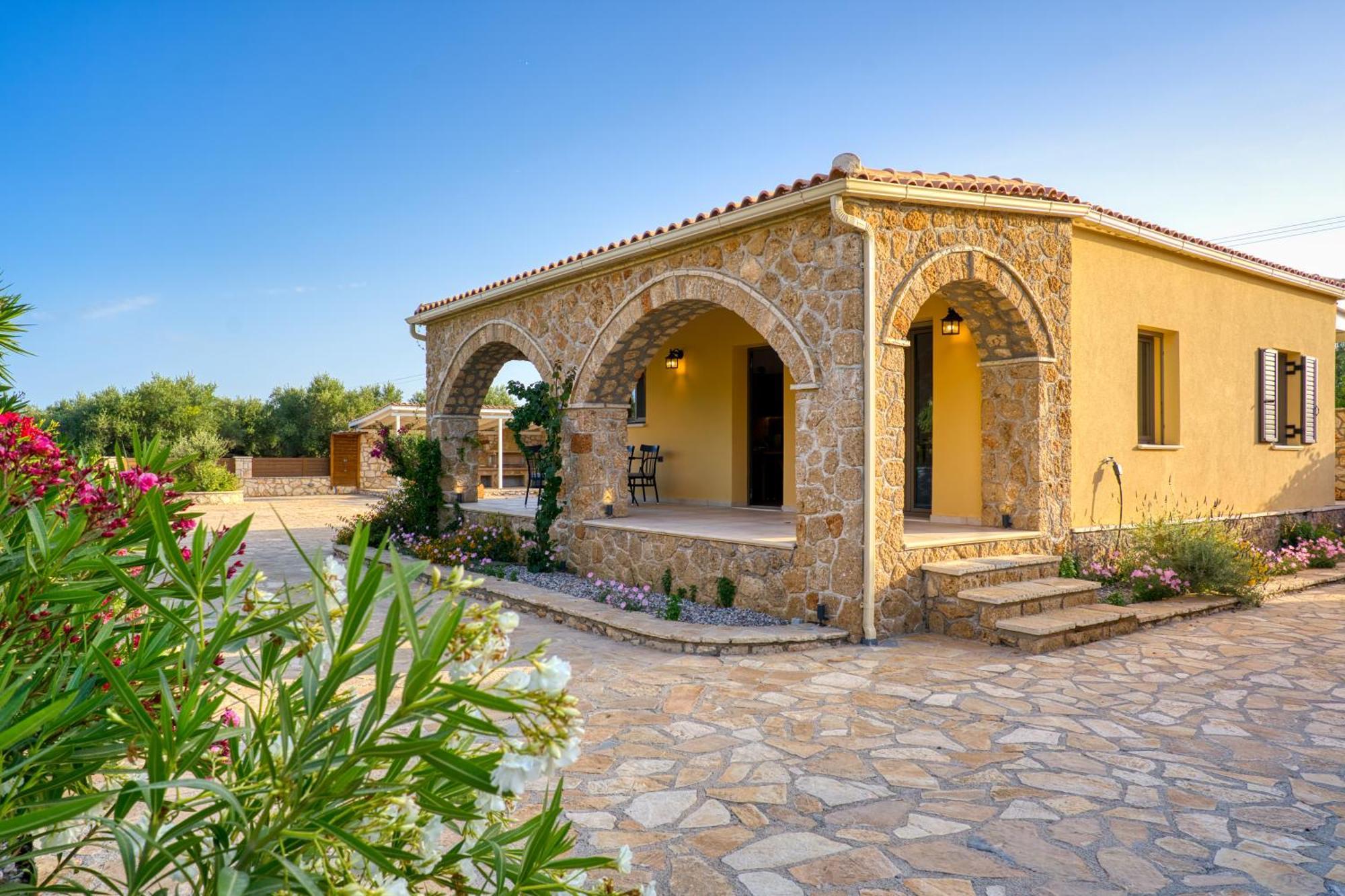 Astarte Villas - Astra Private Villas With Pool Vasilikí Esterno foto