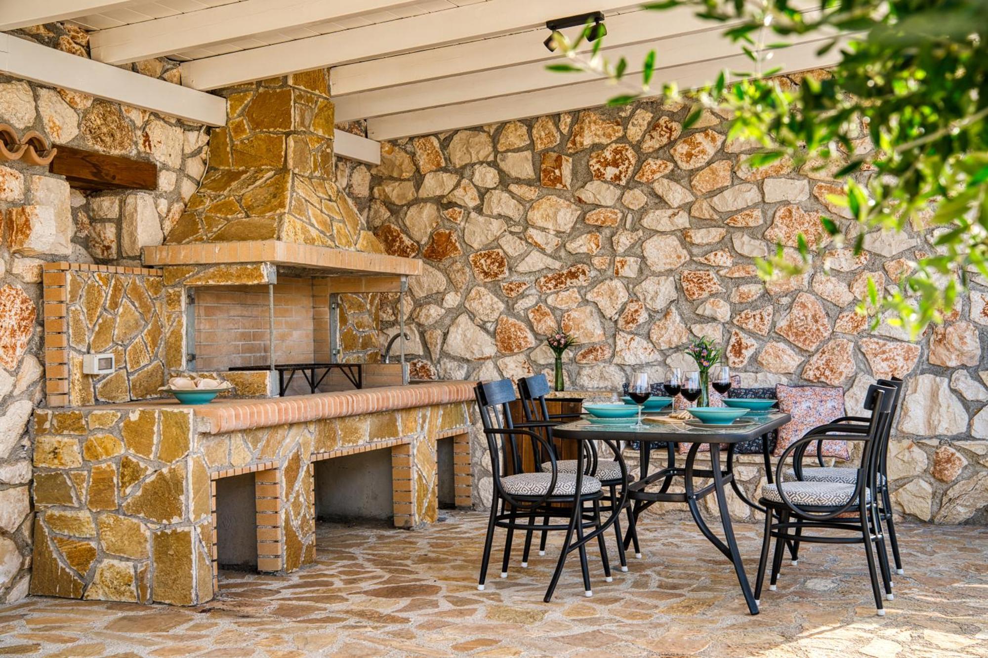 Astarte Villas - Astra Private Villas With Pool Vasilikí Esterno foto